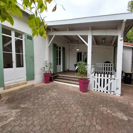 Centre - 600 M De La 4 8 Couch