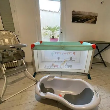 Holiday home Centre 6 Mn De La A Pied 4 8 Couch *