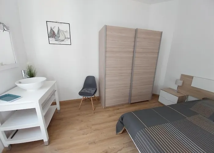 Centre - 600 M De La 4 8 Couch アルカション