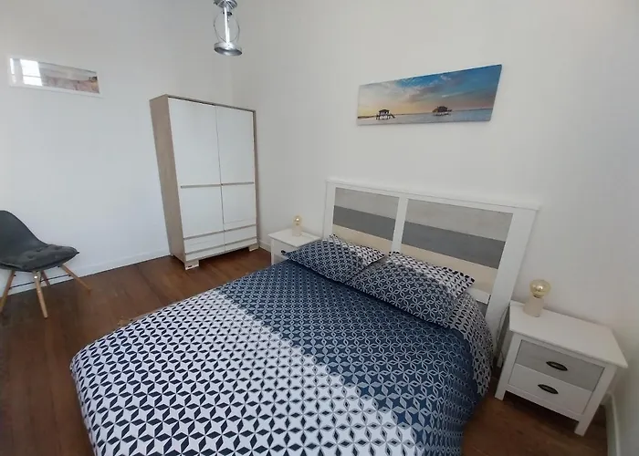 Centre - 600 M De La 4 8 Couch アルカション